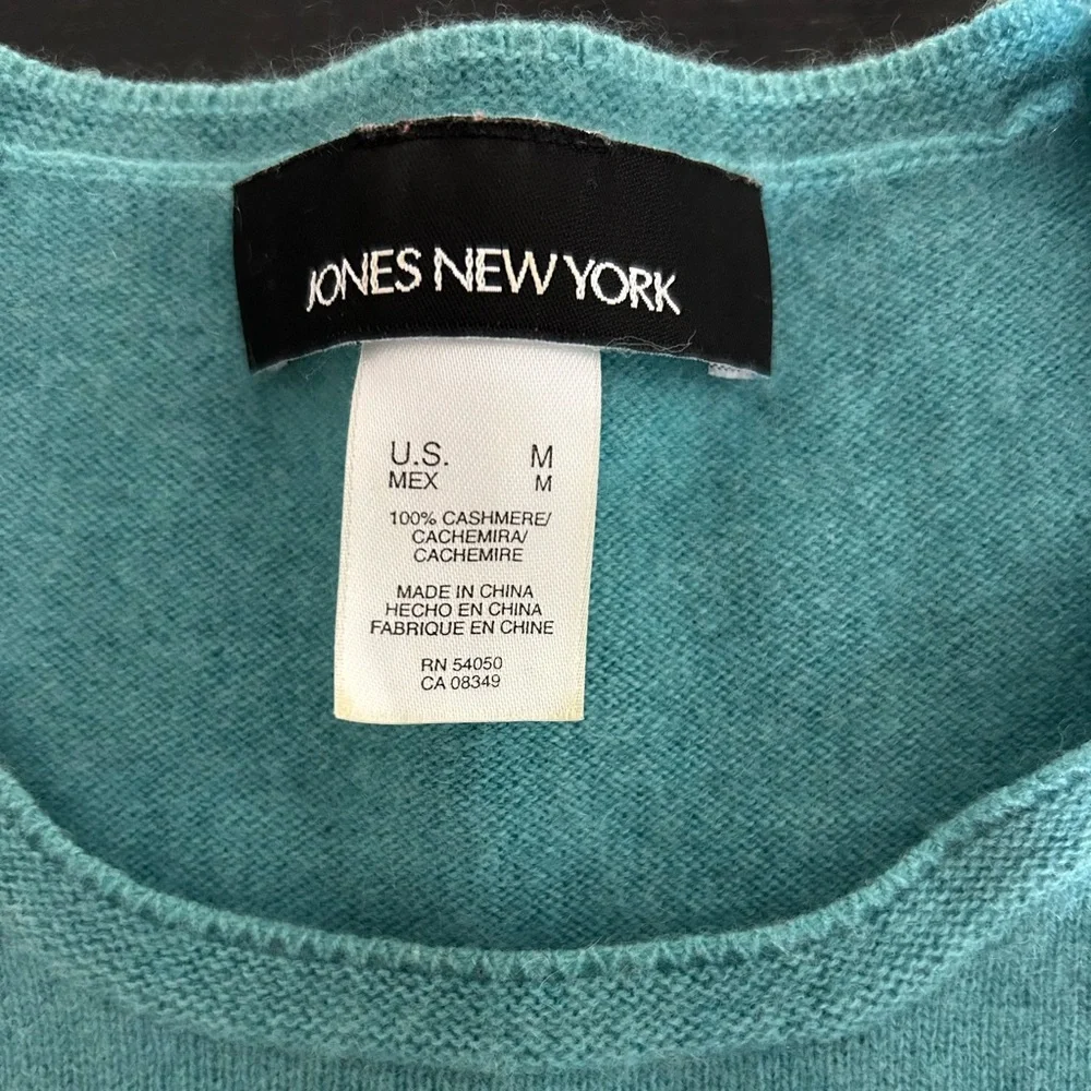 Jones New York 100 percent Cashmere Crewneck Short Sleeve Top, Size Medium. - Picture 3 of 3